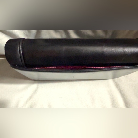 RARE - Vintage Givenchy 4G Slim Crossbody Leather - ONE OF A KIND - Picture 3 of 5